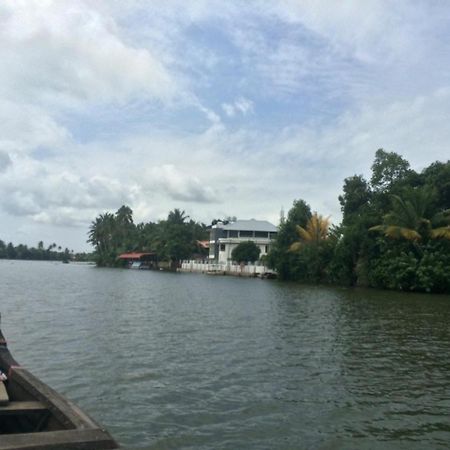 Captains Cabin Backwater Resort Alappuzha Exteriör bild