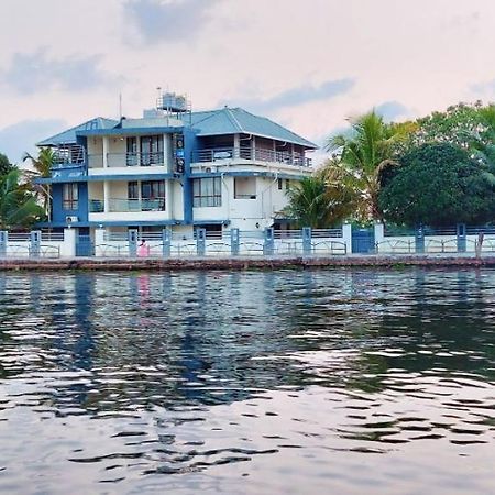 Captains Cabin Backwater Resort Alappuzha Exteriör bild