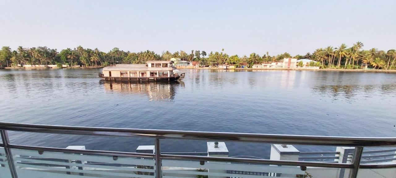 Captains Cabin Backwater Resort Alappuzha Exteriör bild
