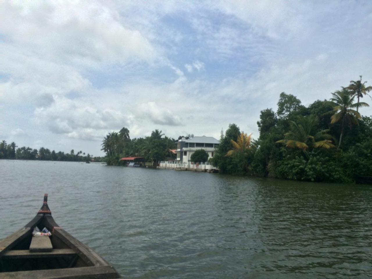 Captains Cabin Backwater Resort Alappuzha Exteriör bild