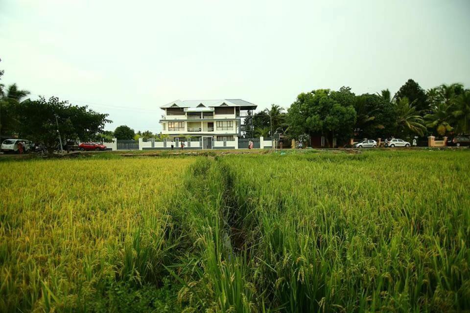 Captains Cabin Backwater Resort Alappuzha Exteriör bild